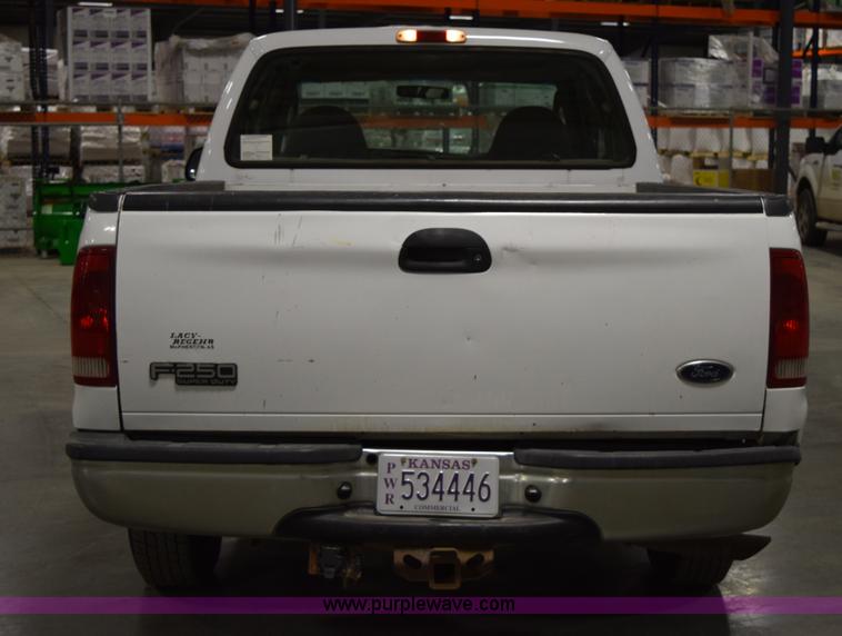 image for item I8583 2003 Ford F250 Super Duty XL SuperCab pickup truck