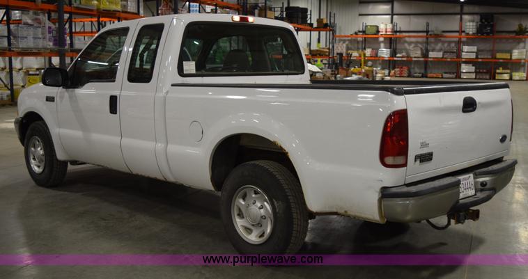 image for item I8583 2003 Ford F250 Super Duty XL SuperCab pickup truck