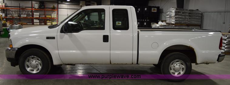 image for item I8583 2003 Ford F250 Super Duty XL SuperCab pickup truck