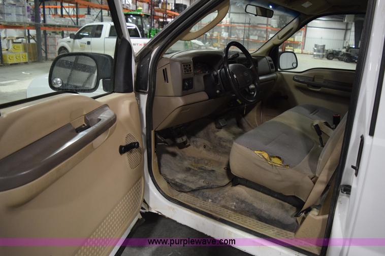 image for item I8583 2003 Ford F250 Super Duty XL SuperCab pickup truck