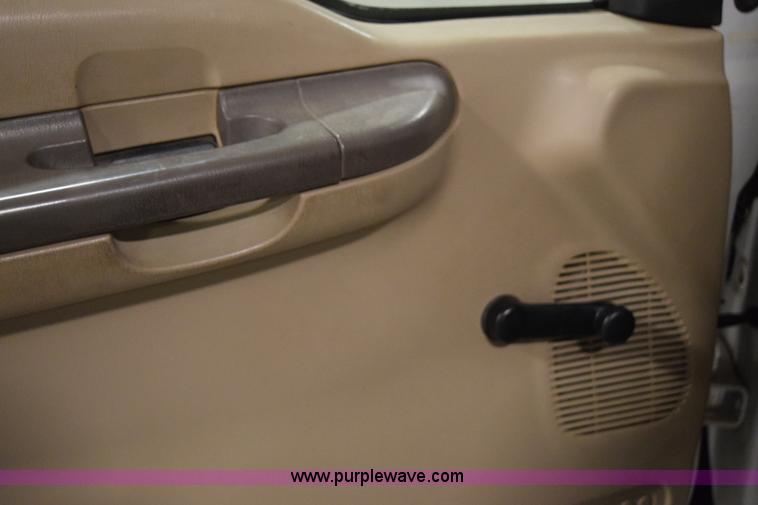 image for item I8583 2003 Ford F250 Super Duty XL SuperCab pickup truck
