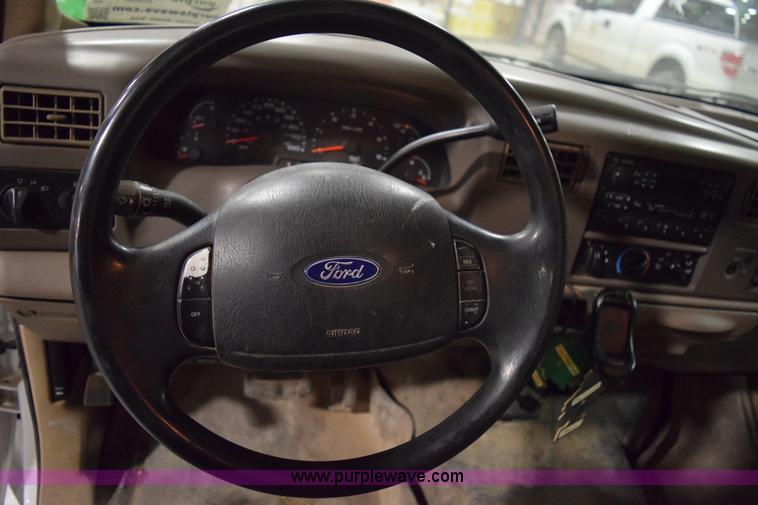 image for item I8583 2003 Ford F250 Super Duty XL SuperCab pickup truck