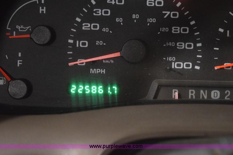 image for item I8583 2003 Ford F250 Super Duty XL SuperCab pickup truck