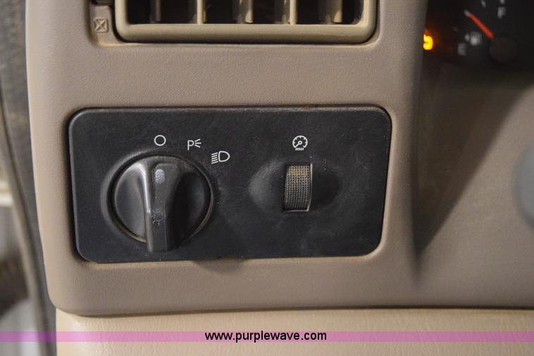 image for item I8583 2003 Ford F250 Super Duty XL SuperCab pickup truck