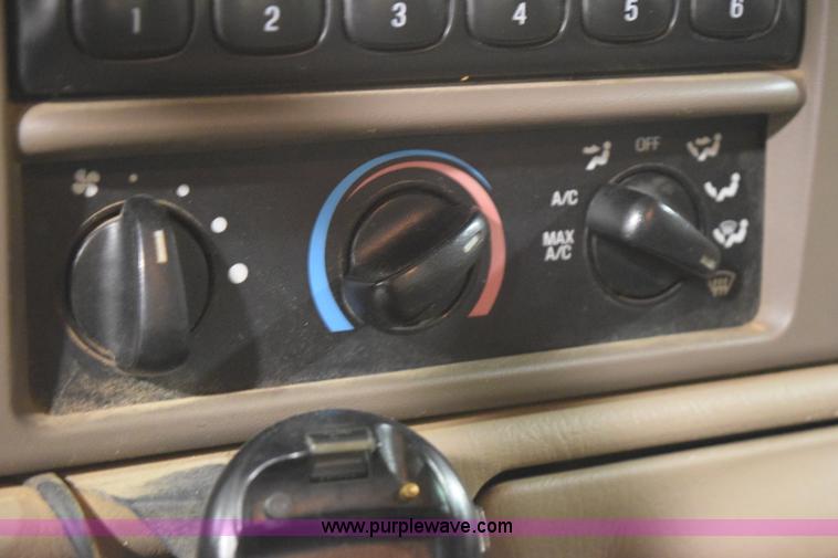 image for item I8583 2003 Ford F250 Super Duty XL SuperCab pickup truck