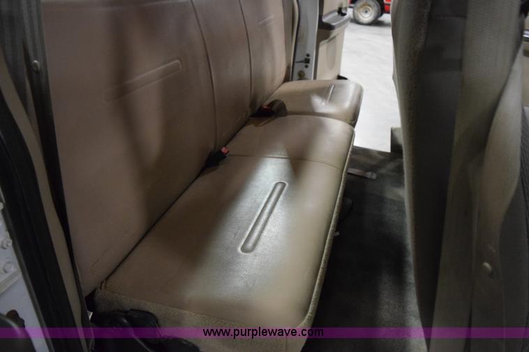 image for item I8583 2003 Ford F250 Super Duty XL SuperCab pickup truck