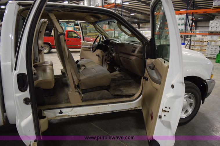 image for item I8583 2003 Ford F250 Super Duty XL SuperCab pickup truck