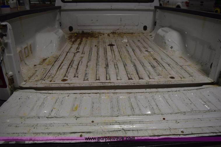 image for item I8583 2003 Ford F250 Super Duty XL SuperCab pickup truck