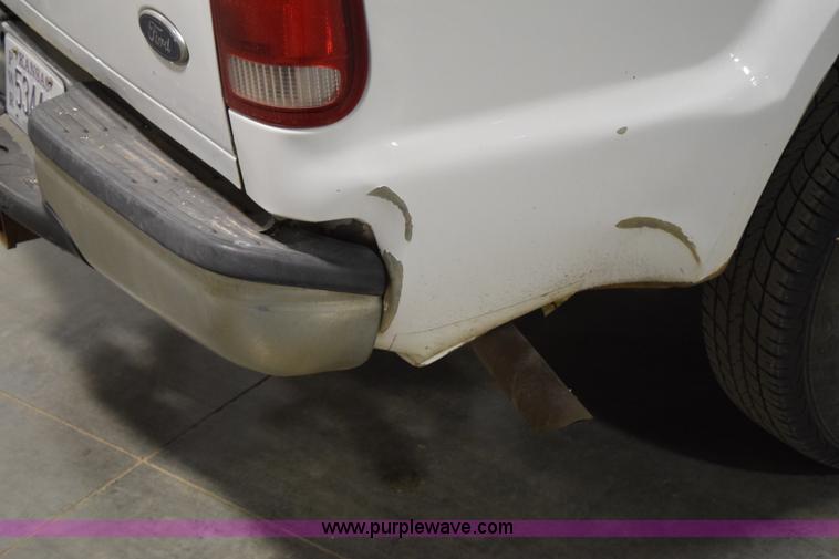 image for item I8583 2003 Ford F250 Super Duty XL SuperCab pickup truck