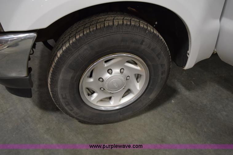 image for item I8583 2003 Ford F250 Super Duty XL SuperCab pickup truck