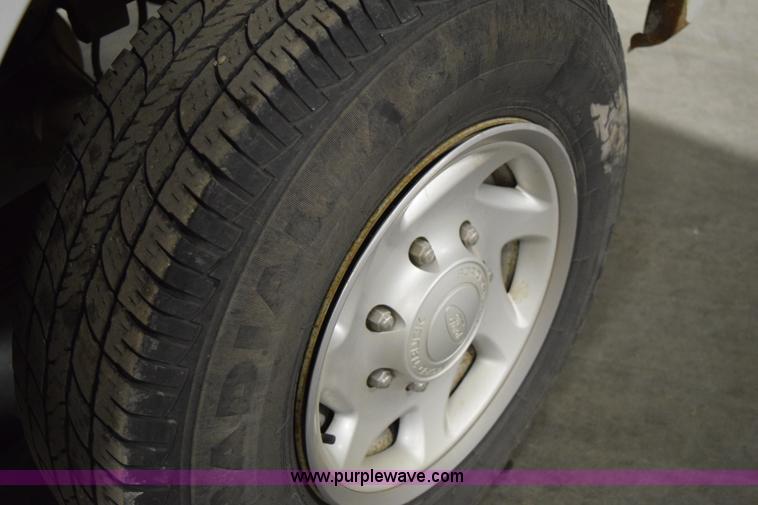 image for item I8583 2003 Ford F250 Super Duty XL SuperCab pickup truck