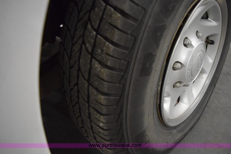 image for item I8583 2003 Ford F250 Super Duty XL SuperCab pickup truck