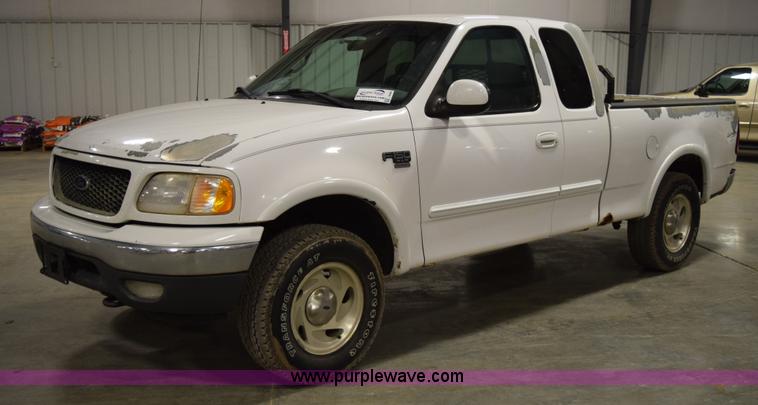 image for item I8584 2001 Ford F150 XLT SuperCab pickup truck
