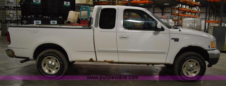 image for item I8584 2001 Ford F150 XLT SuperCab pickup truck