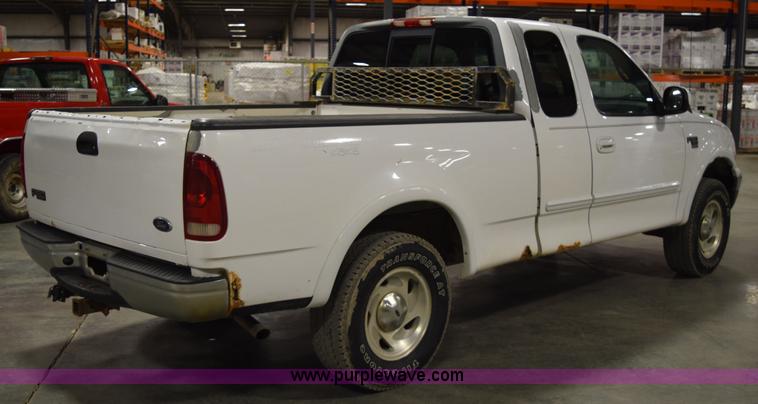 image for item I8584 2001 Ford F150 XLT SuperCab pickup truck