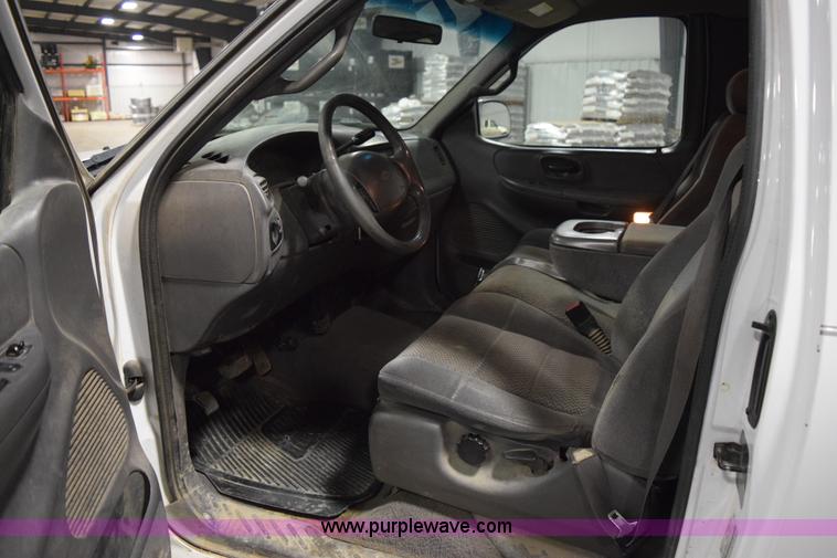 image for item I8584 2001 Ford F150 XLT SuperCab pickup truck