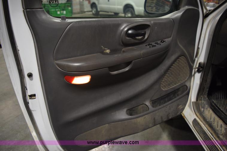 image for item I8584 2001 Ford F150 XLT SuperCab pickup truck