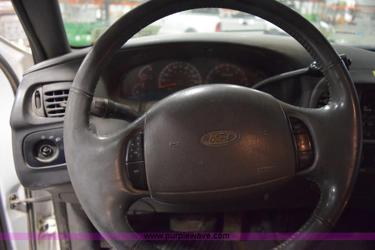 image for item I8584 2001 Ford F150 XLT SuperCab pickup truck