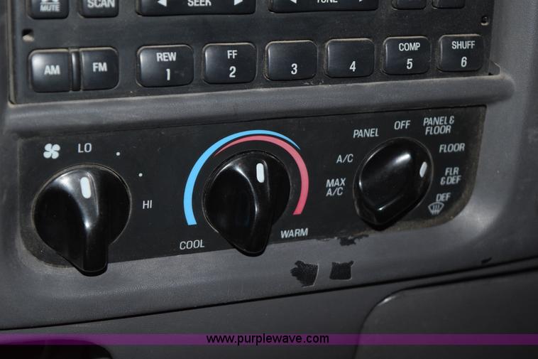 image for item I8584 2001 Ford F150 XLT SuperCab pickup truck