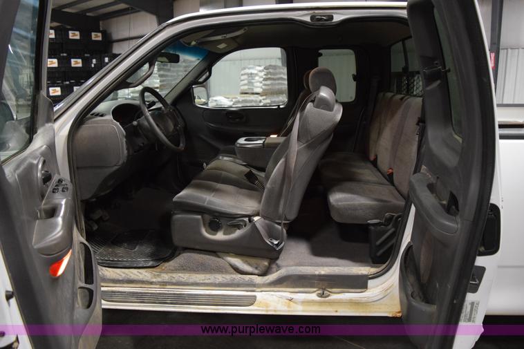 image for item I8584 2001 Ford F150 XLT SuperCab pickup truck