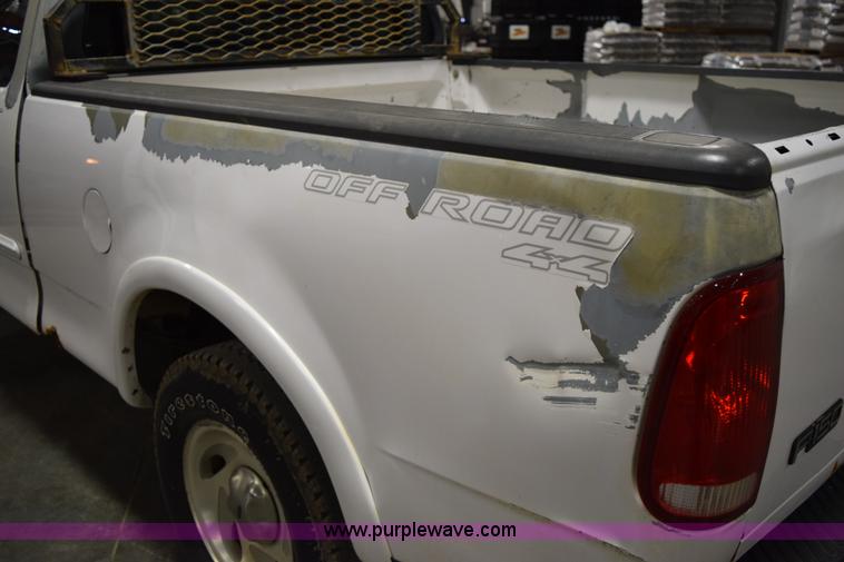 image for item I8584 2001 Ford F150 XLT SuperCab pickup truck