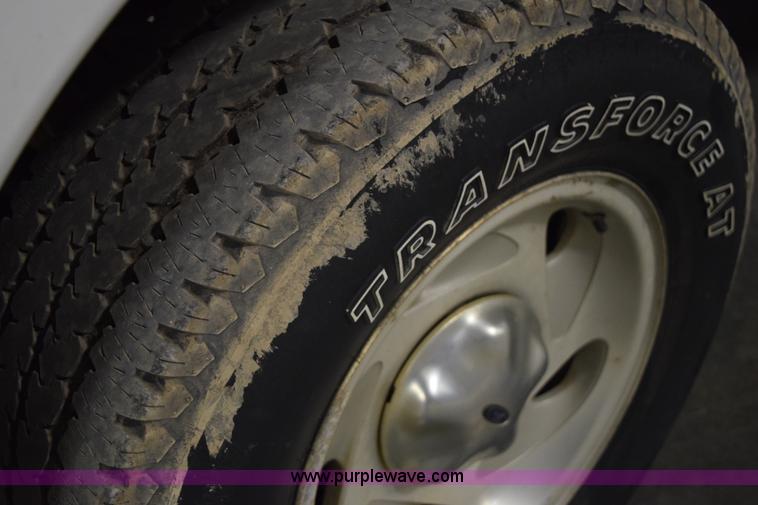 image for item I8584 2001 Ford F150 XLT SuperCab pickup truck