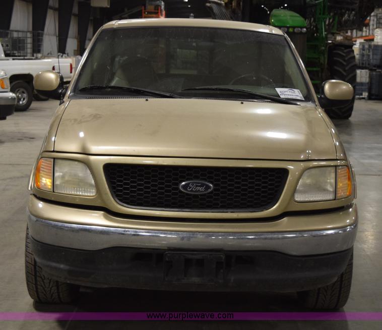 image for item I8585 2000 Ford F150 Lariat SuperCab pickup truck