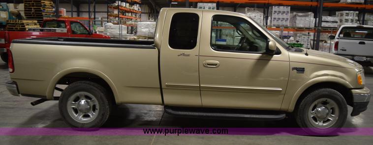 image for item I8585 2000 Ford F150 Lariat SuperCab pickup truck
