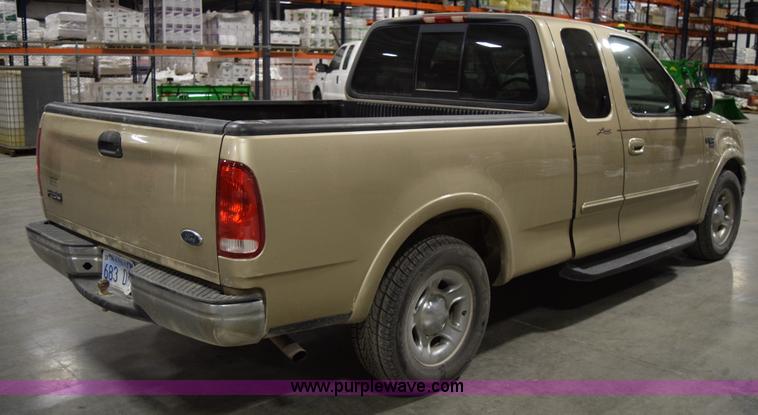 image for item I8585 2000 Ford F150 Lariat SuperCab pickup truck