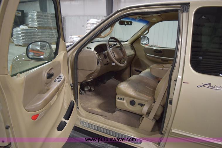 image for item I8585 2000 Ford F150 Lariat SuperCab pickup truck