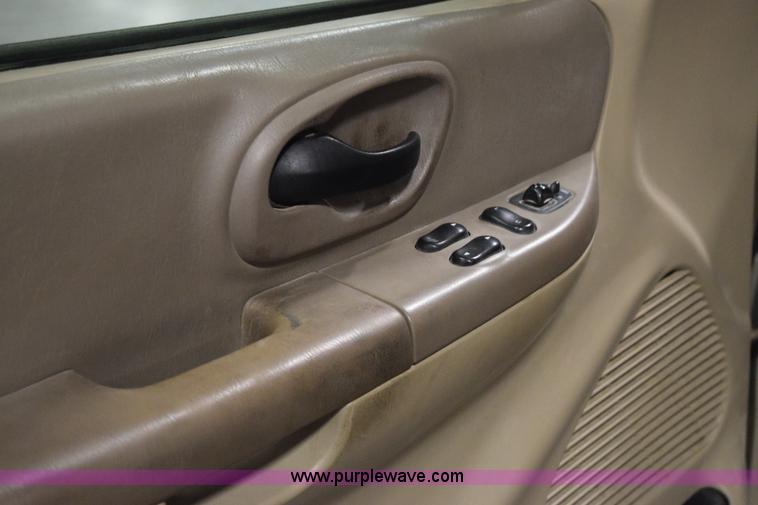 image for item I8585 2000 Ford F150 Lariat SuperCab pickup truck