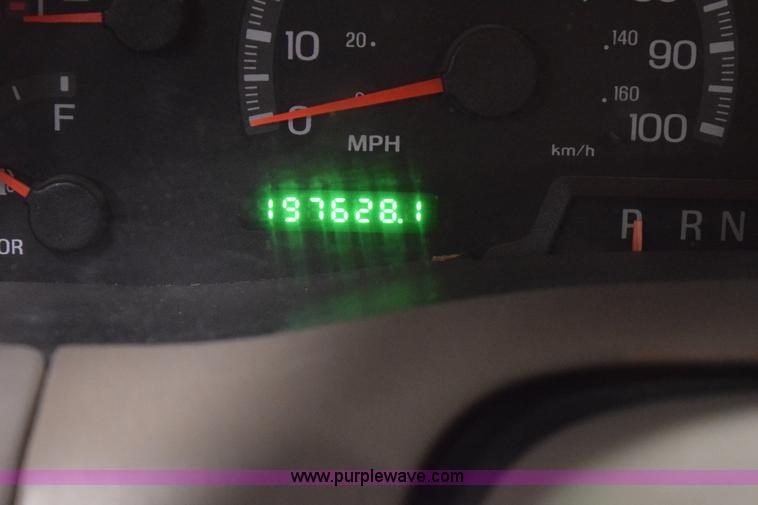 image for item I8585 2000 Ford F150 Lariat SuperCab pickup truck