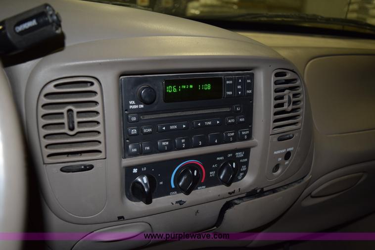 image for item I8585 2000 Ford F150 Lariat SuperCab pickup truck