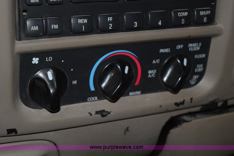 image for item I8585 2000 Ford F150 Lariat SuperCab pickup truck