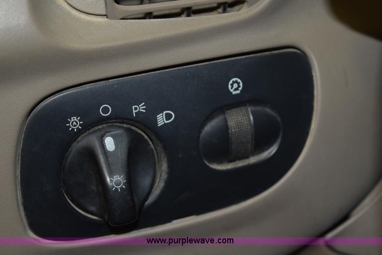 image for item I8585 2000 Ford F150 Lariat SuperCab pickup truck