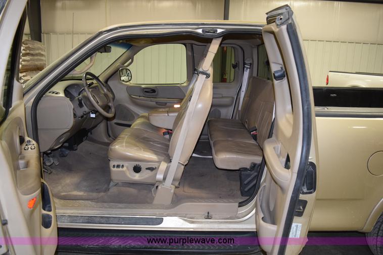 image for item I8585 2000 Ford F150 Lariat SuperCab pickup truck