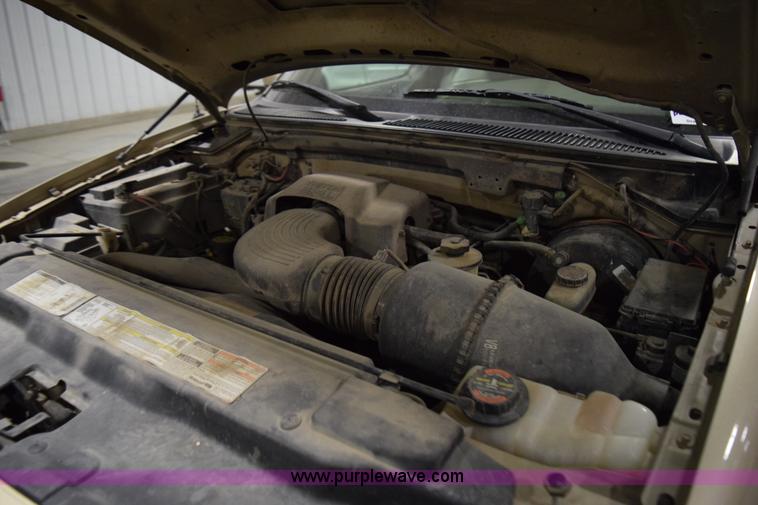 image for item I8585 2000 Ford F150 Lariat SuperCab pickup truck