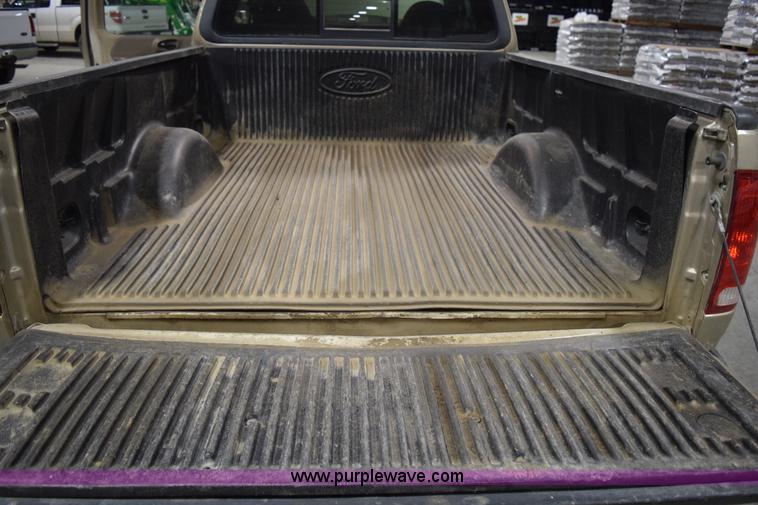 image for item I8585 2000 Ford F150 Lariat SuperCab pickup truck
