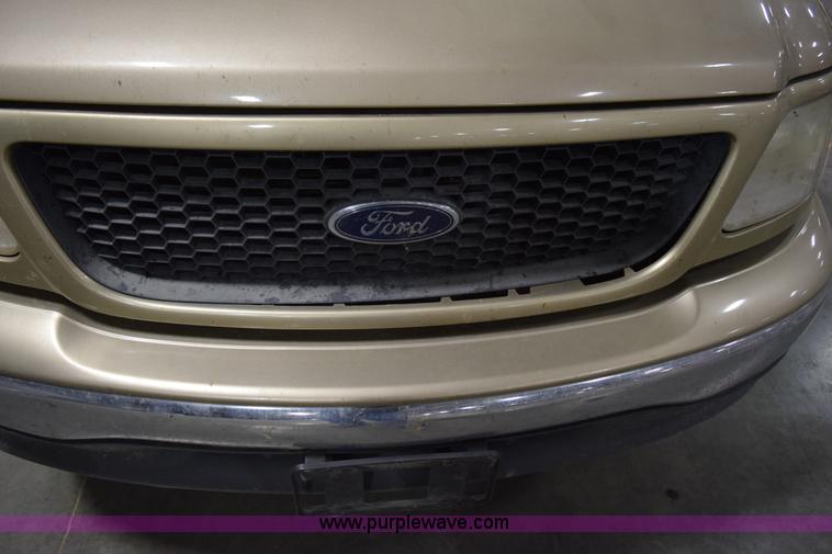 image for item I8585 2000 Ford F150 Lariat SuperCab pickup truck