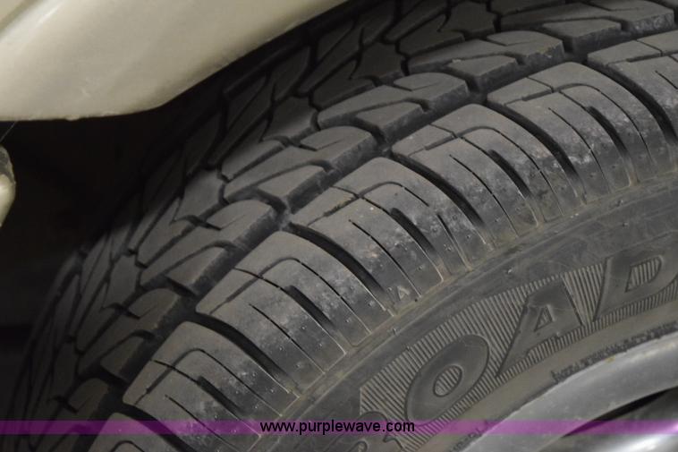 image for item I8585 2000 Ford F150 Lariat SuperCab pickup truck