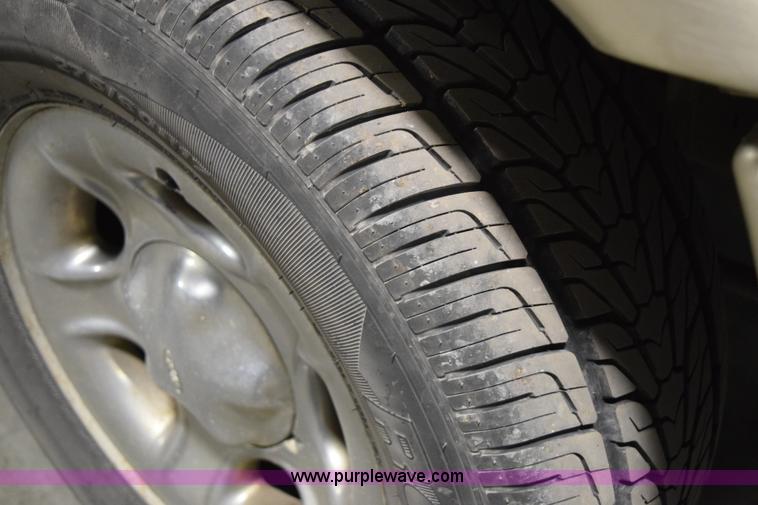 image for item I8585 2000 Ford F150 Lariat SuperCab pickup truck