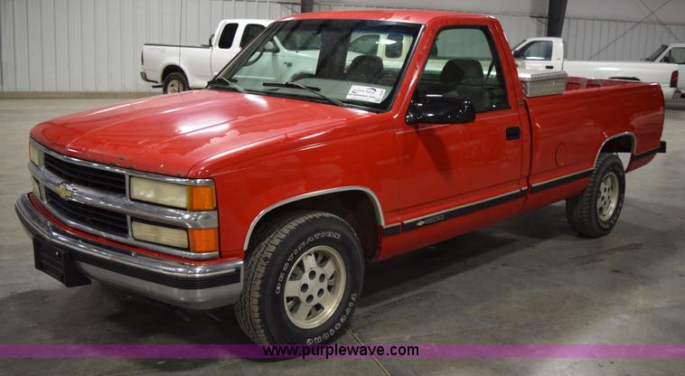 image for item I8586 1995 Chevrolet 1500 pickup truck