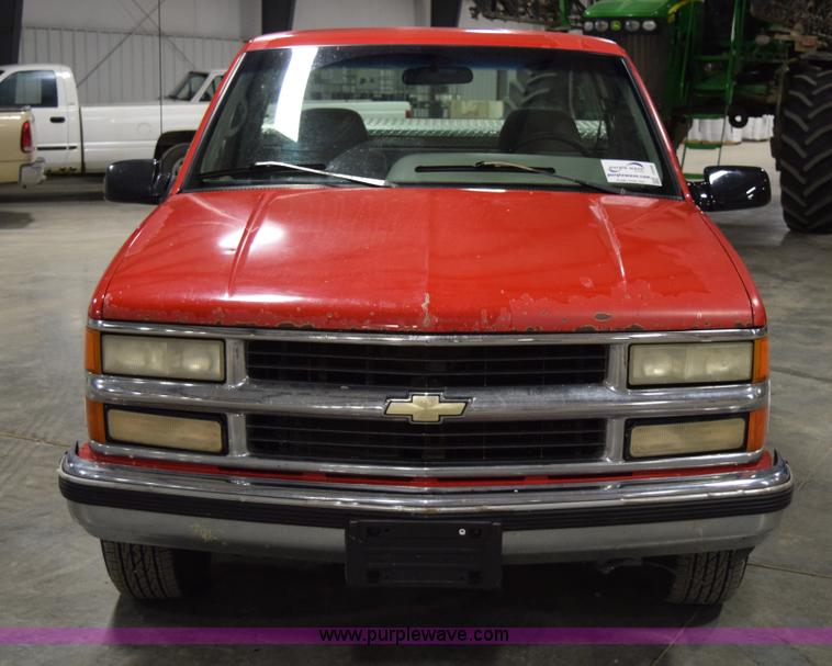 image for item I8586 1995 Chevrolet 1500 pickup truck