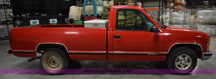image for item I8586 1995 Chevrolet 1500 pickup truck