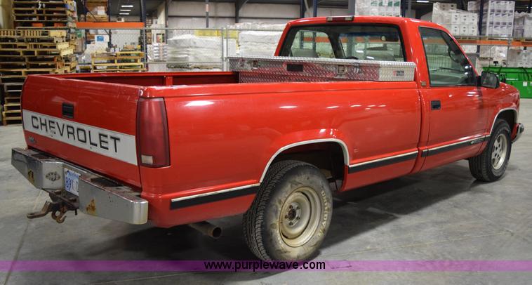 image for item I8586 1995 Chevrolet 1500 pickup truck
