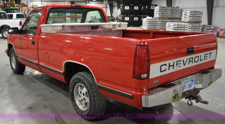 image for item I8586 1995 Chevrolet 1500 pickup truck