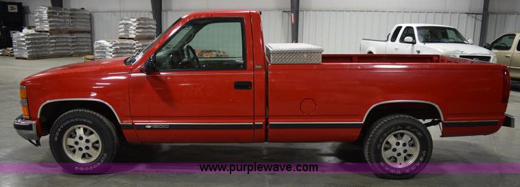 image for item I8586 1995 Chevrolet 1500 pickup truck