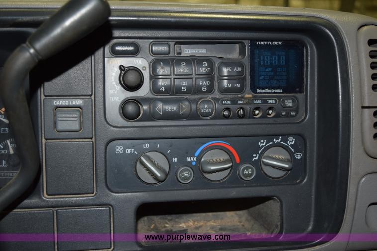 image for item I8586 1995 Chevrolet 1500 pickup truck