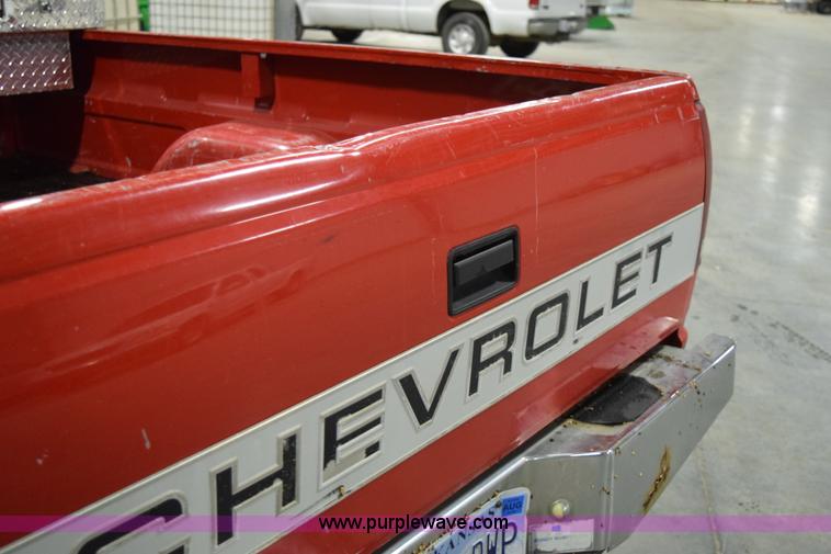 image for item I8586 1995 Chevrolet 1500 pickup truck