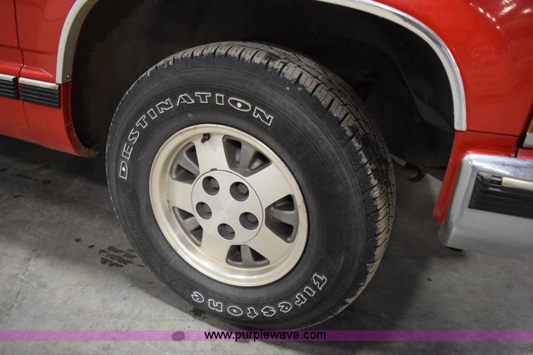 image for item I8586 1995 Chevrolet 1500 pickup truck